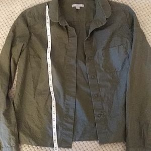 Olive Slightly cropped button up shirt